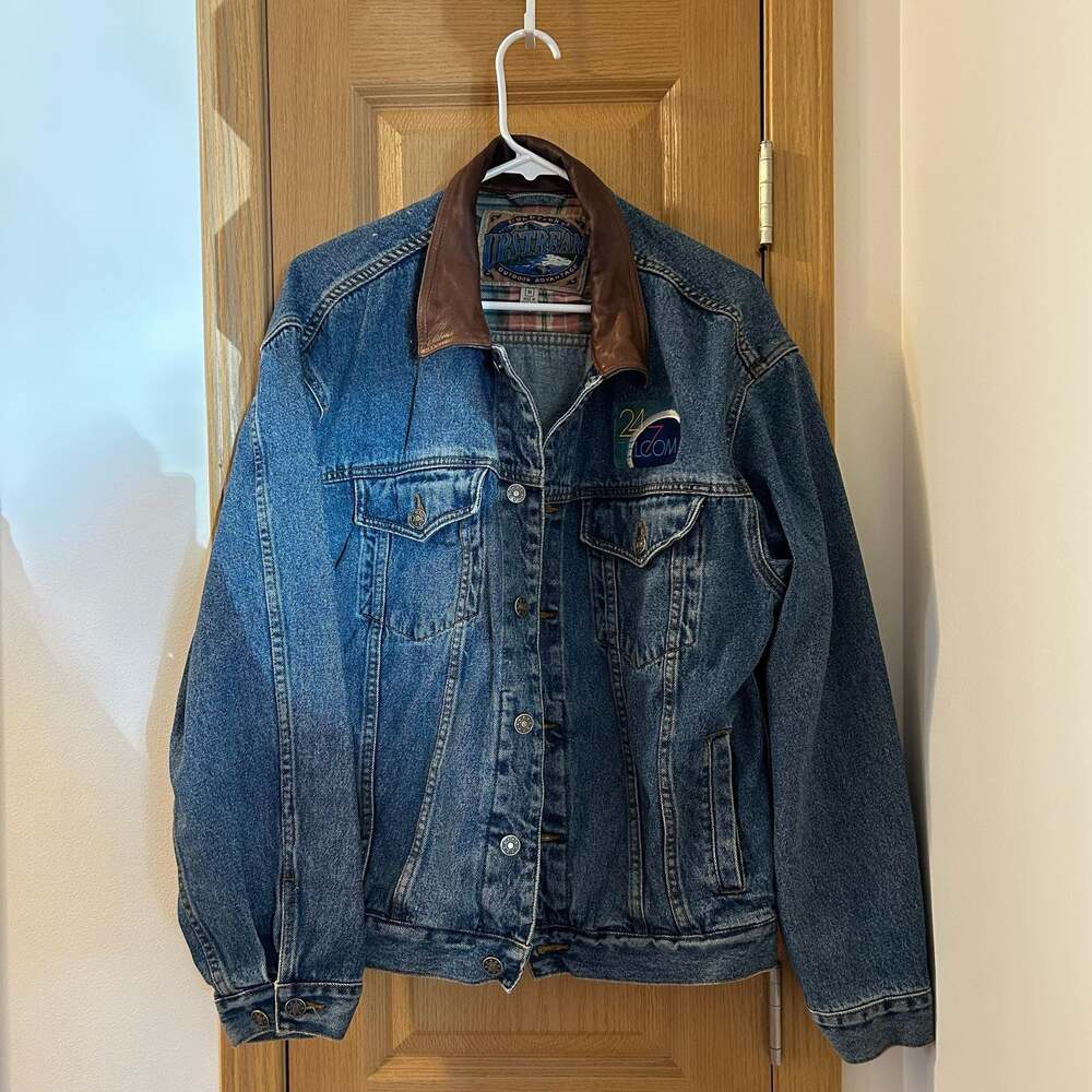 Vintage Dunbrooke Upstream Denim Jacket Size M with Leather Collar 24/7 Telcom